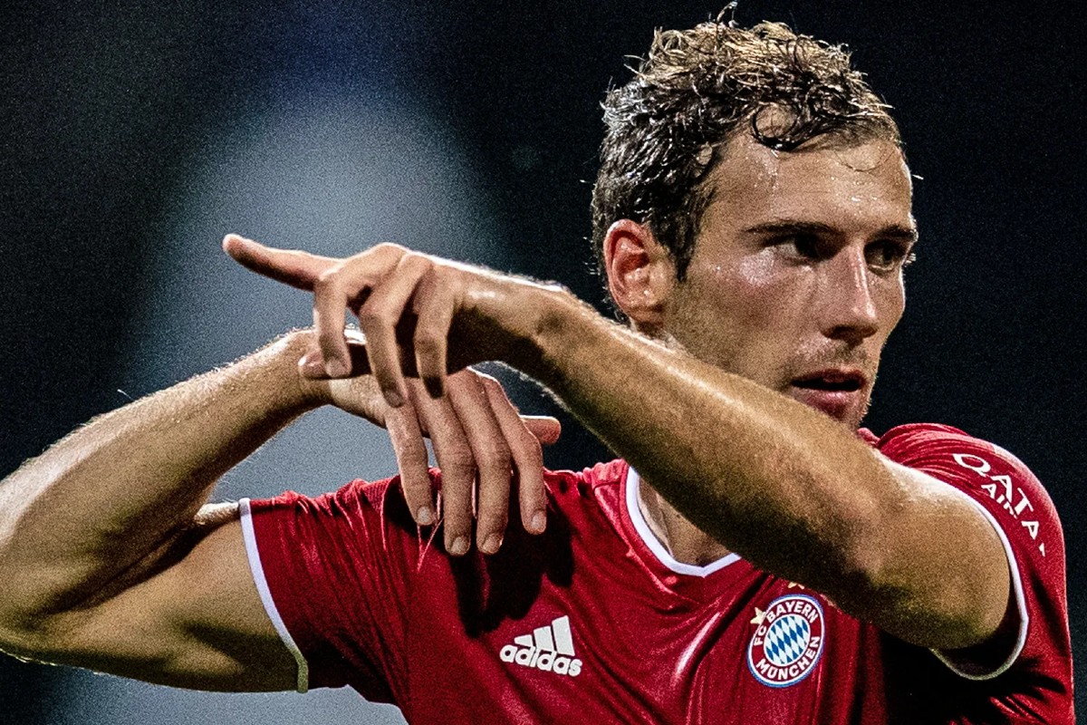 Ο Γκορέτσκα “φλεξάρει” κοιλιακούς παρέα με τη κούπα (pic)