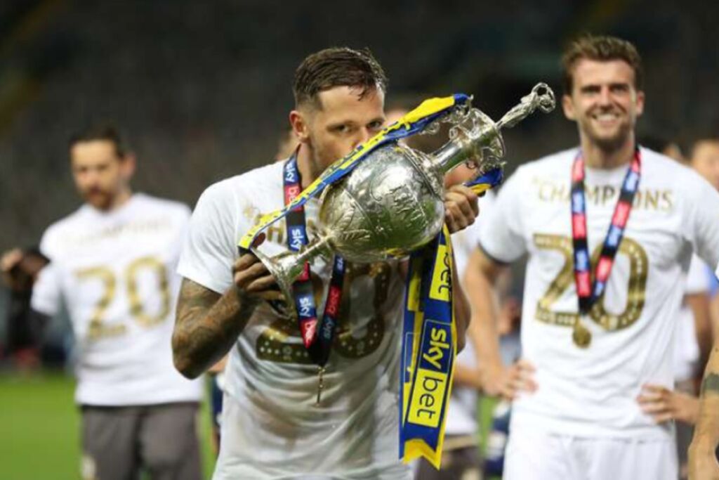 H Λιντς σε συζητήσεις με στόπερ από το πάνω ράφι