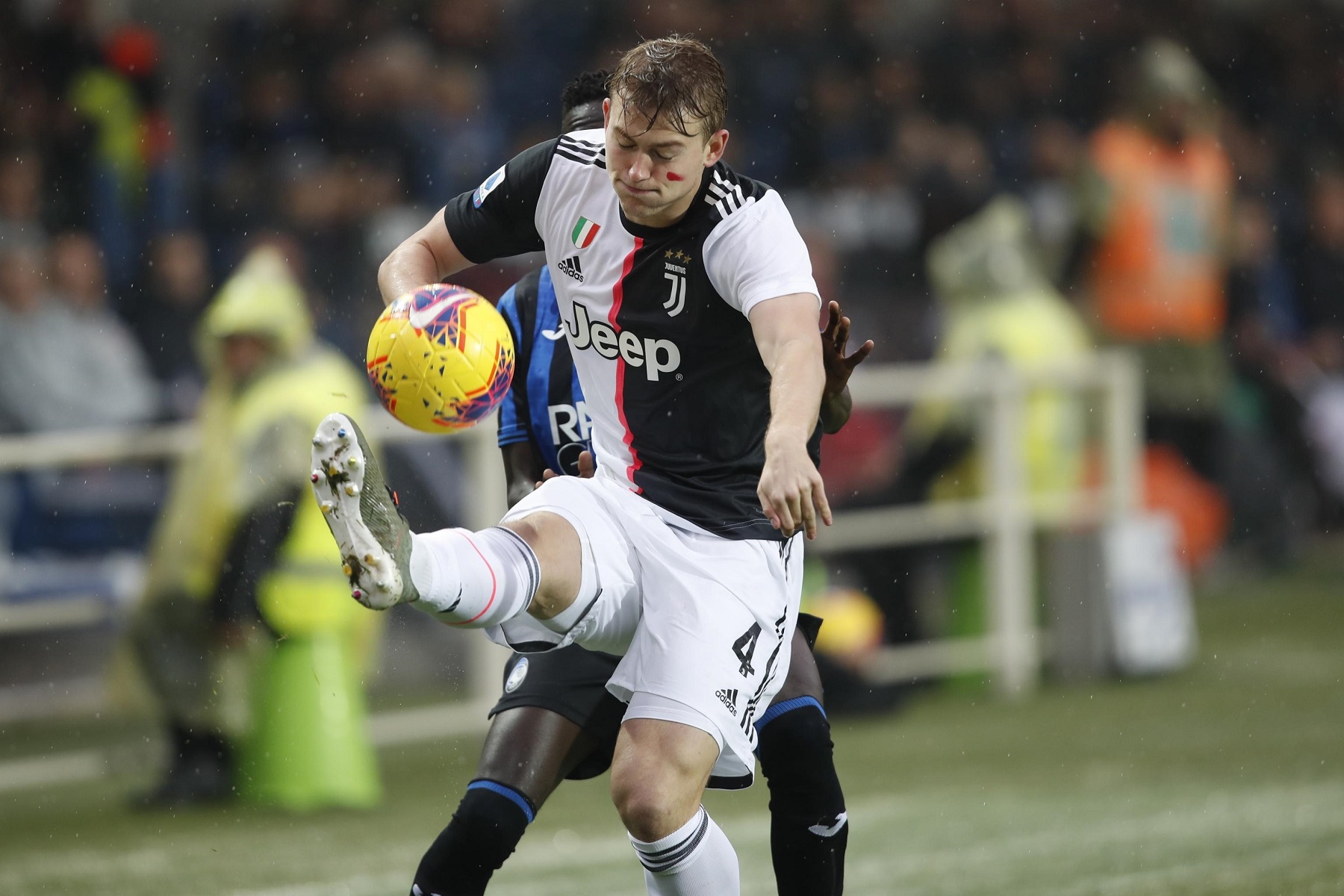 Πλήγμα για τη Γιουβέντους με Ντε Λιχτ