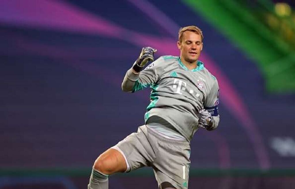 Ο παικταράς Νόιερ γράφει ιστορία πλάι στους κορυφαίους!