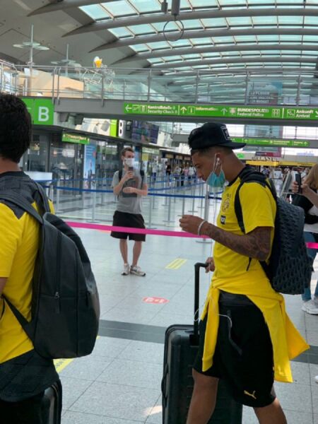 O Σάντσο πέταξε για Ελβετία