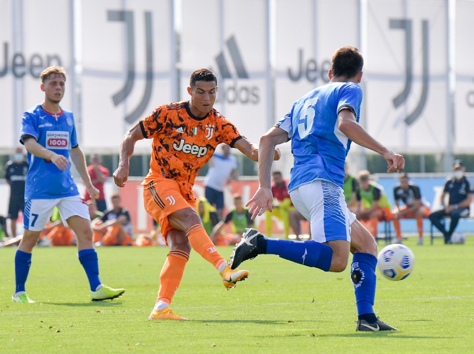 Τα…. στάζει και στα φιλικά ο Κριστιάνο (vid)