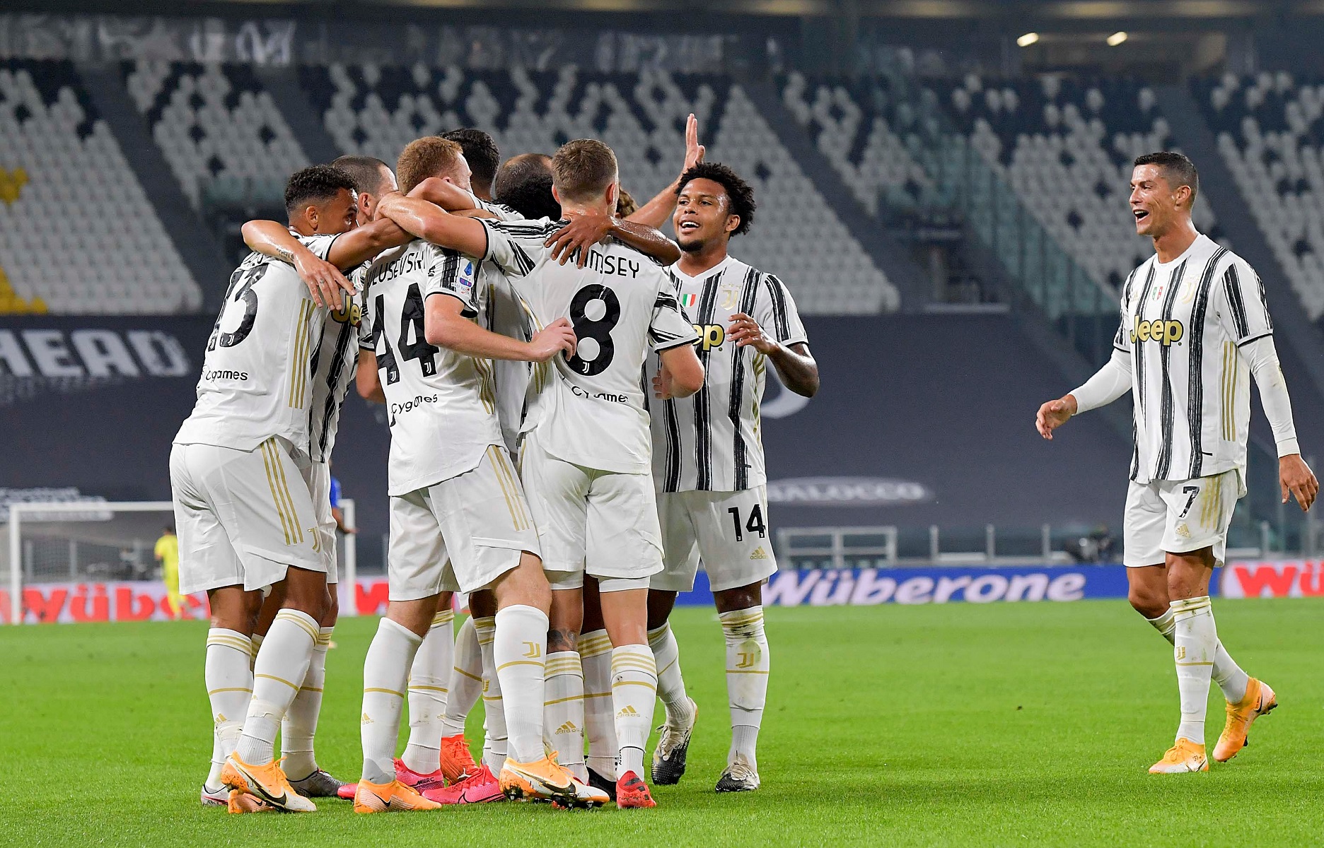 Κουλουσέφκσι και «τρίποντο» για Πίρλο και Γιουβέντους (vid)