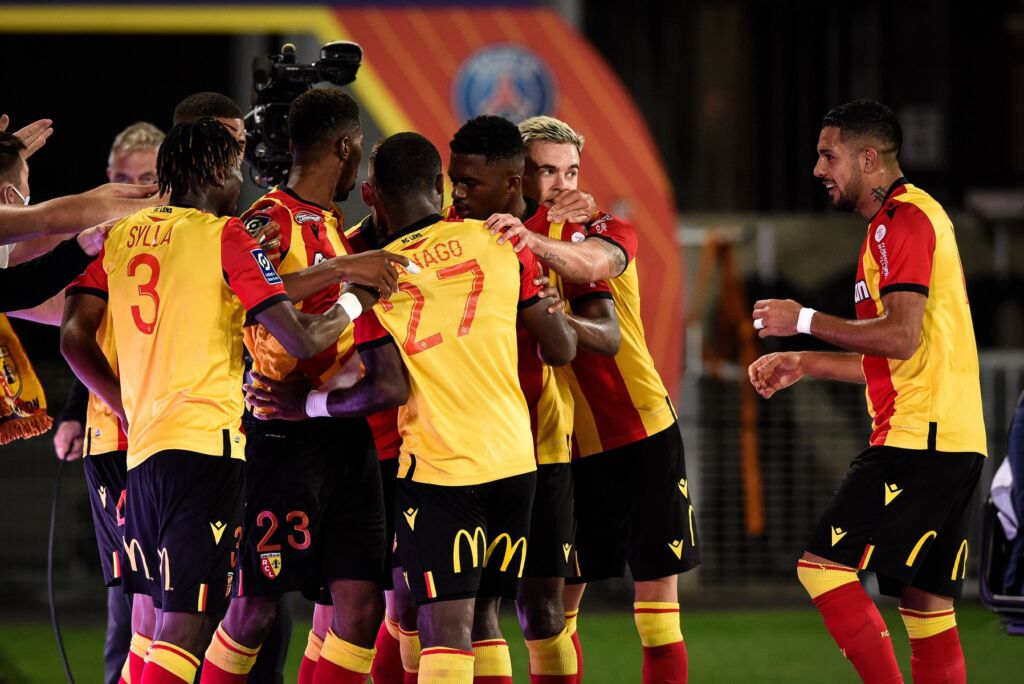 Πρεμιέρα… εφιάλτης για την αγνώριστη Παρί (vid)