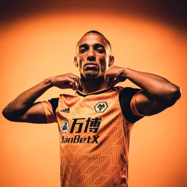 Στη Γουλβς ο Μαρσάλ