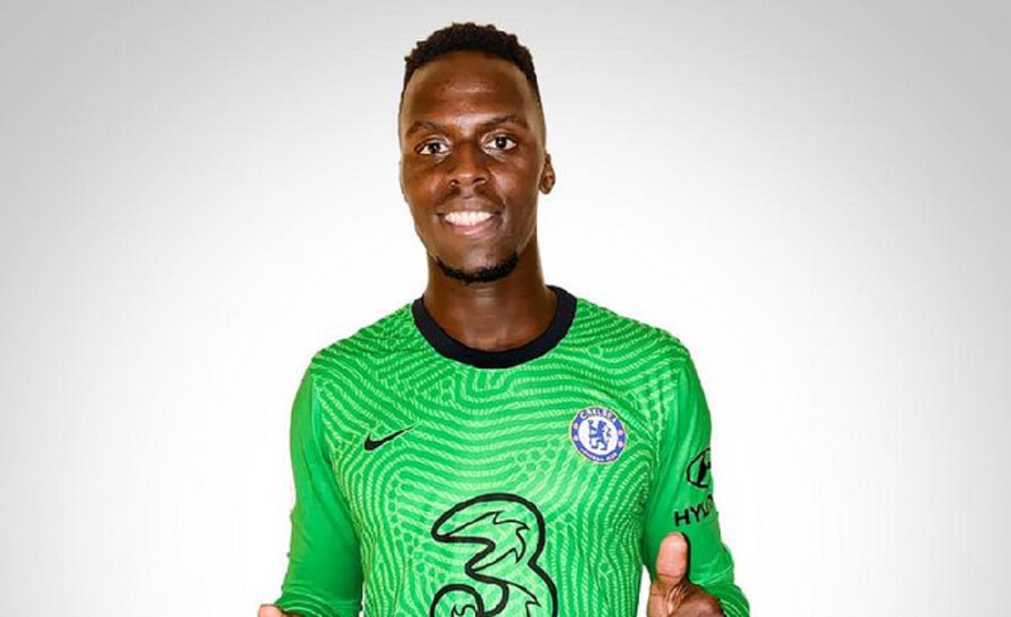 Επίσημο: Κάτοικος Λονδίνου ο Εντουάρντ Μεντί (pic)