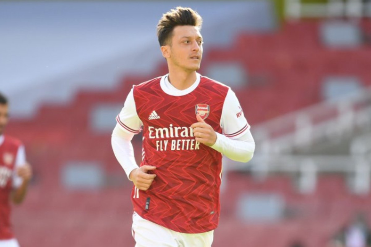 Ο Οζίλ είναι εδώ και έστειλε το δικό του μήνυμα