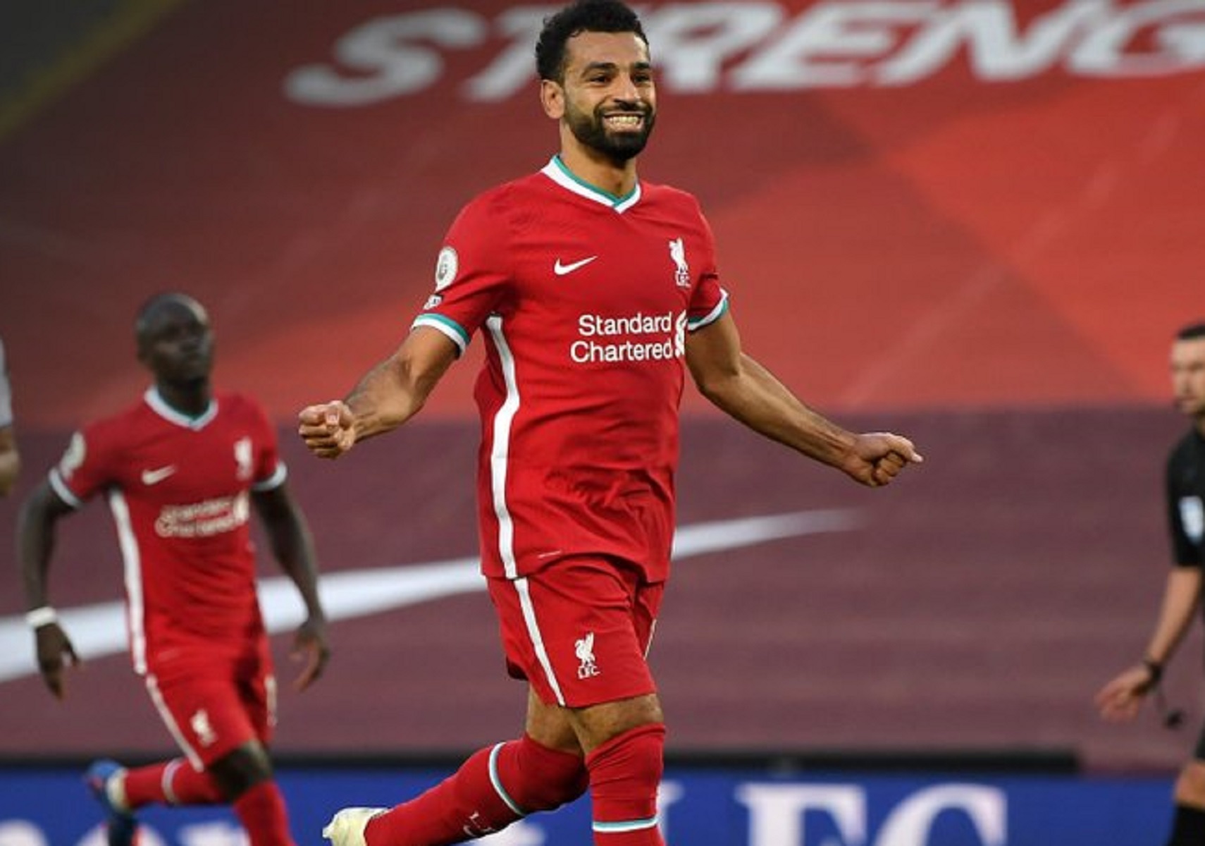 Η Λιντς επέστρεψε, ο Σαλάχ τη δάγκωσε (vid)