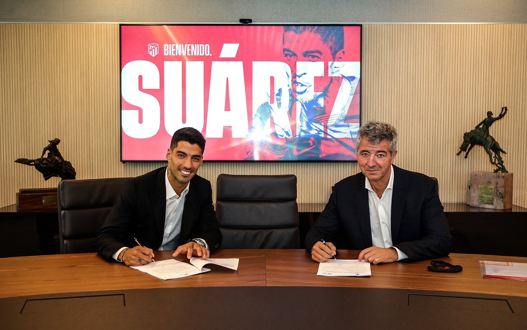 Ο Σουάρες με τη φανέλα της Ατλέτικο Μαδρίτης! (pic)