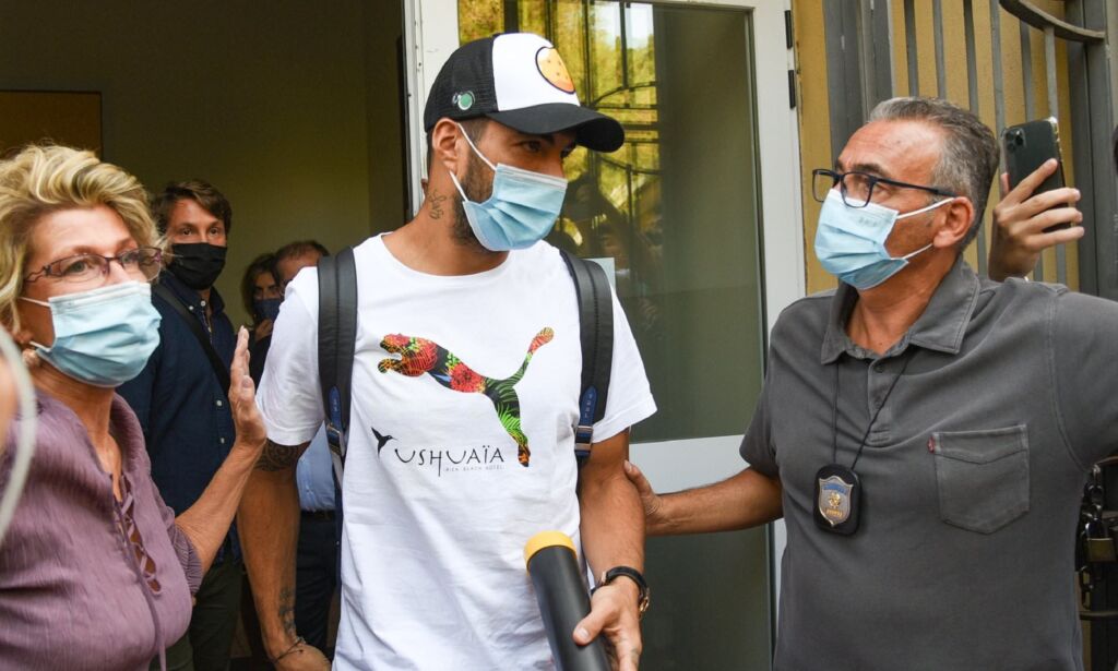 Σκάνδαλο με Σουάρες – Πήρε… νύχτα το ιταλικό διαβατήριο