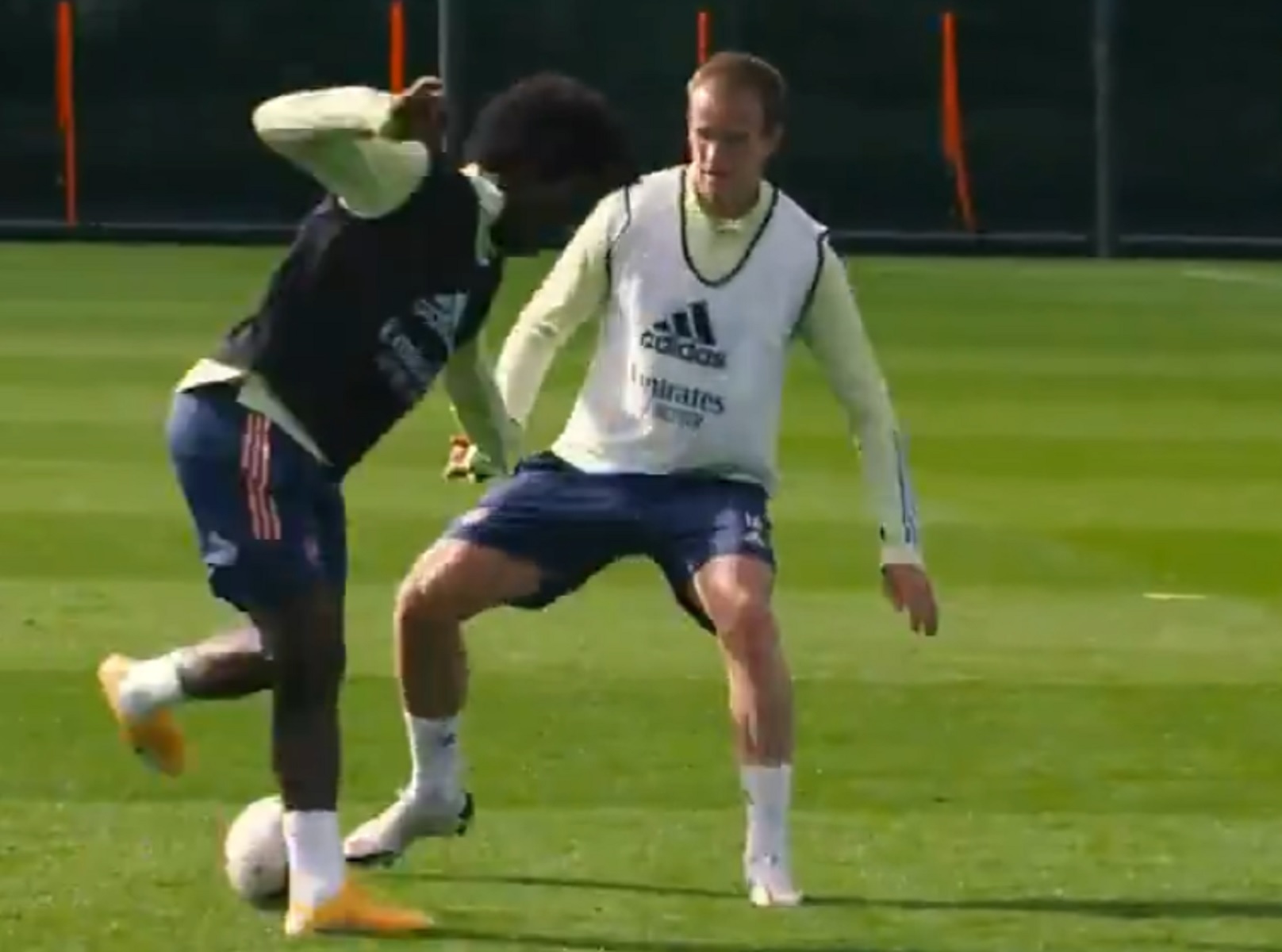 Η μπάλα στις προπονήσεις της Άρσεναλ… εξαφανίζεται (vid)