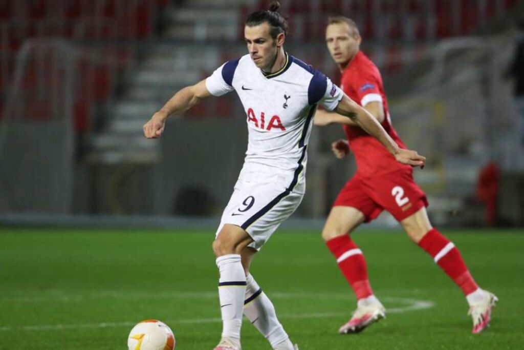 Ο Μπέιλ πήρε κάτω από τη βάση ξανά (vid)