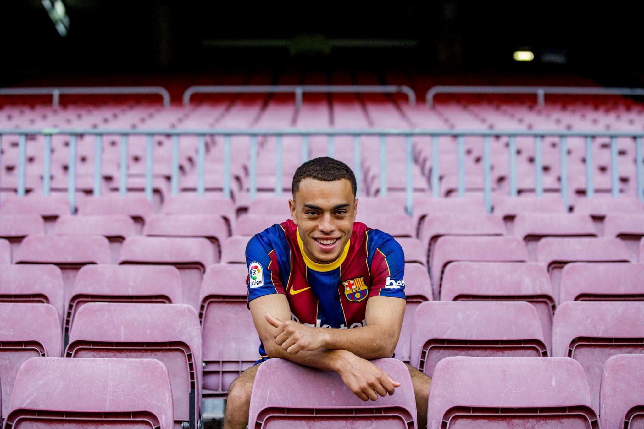 Θέλει να... αντιγράψει τον Ντάνι Άλβες ο Ντεστ!