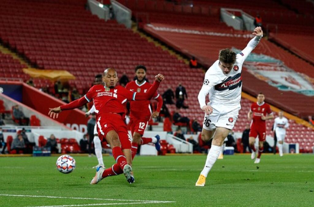 Ο Κλοπ… πάει σε λύσεις ανάγκης για την άμυνα!