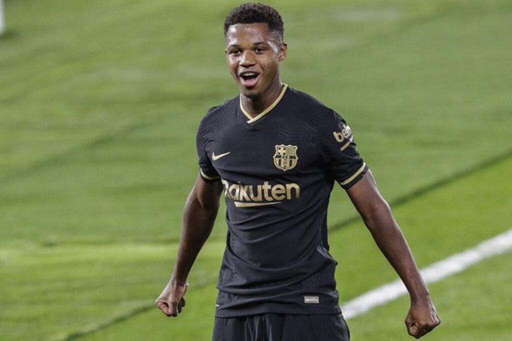 Κάνει πάρτι μπροστά ο Φατί! (vid)