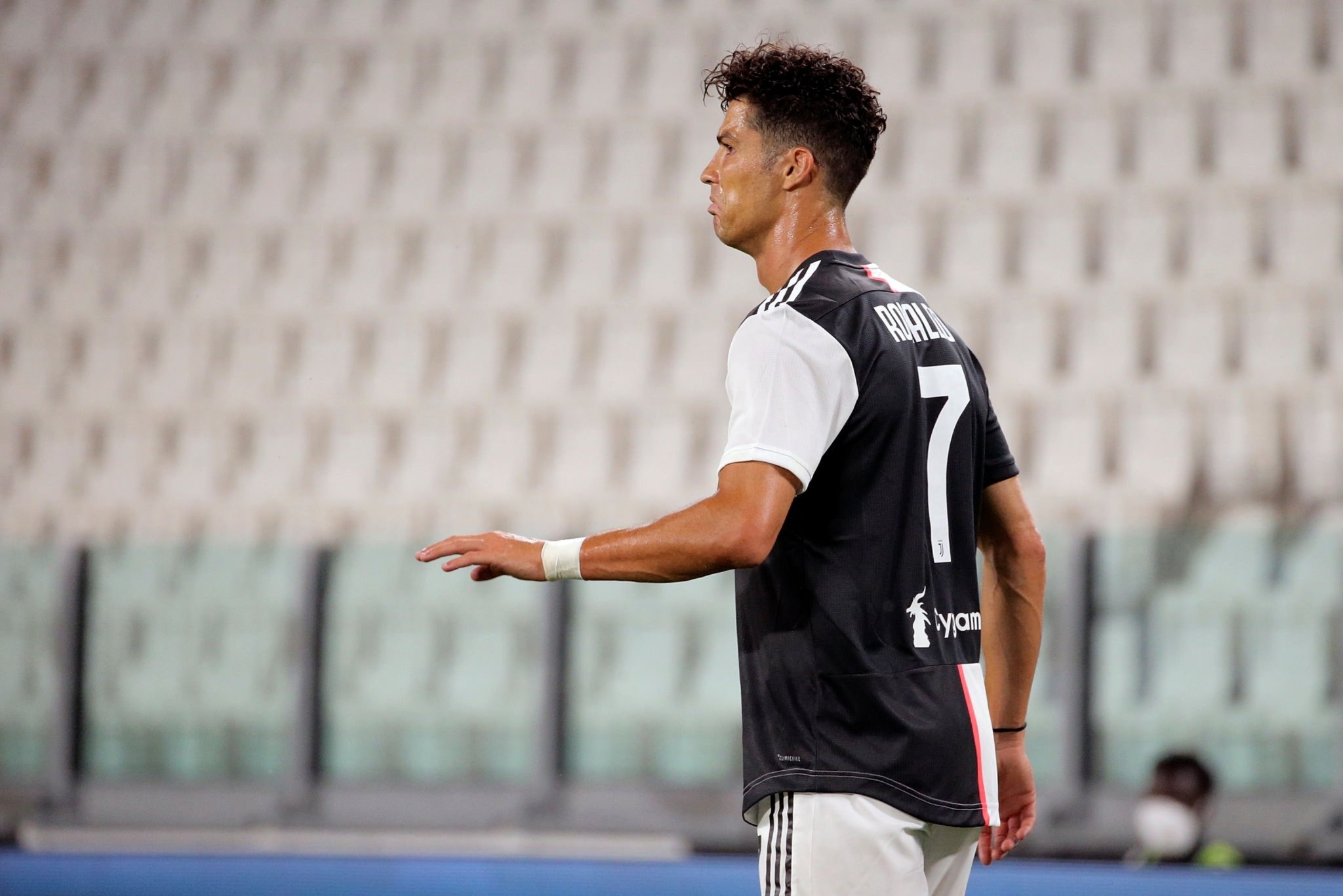 EKTAKTO: Έστειλε… αδιάβαστο τον κορονοϊό ο Κριστιάνο!