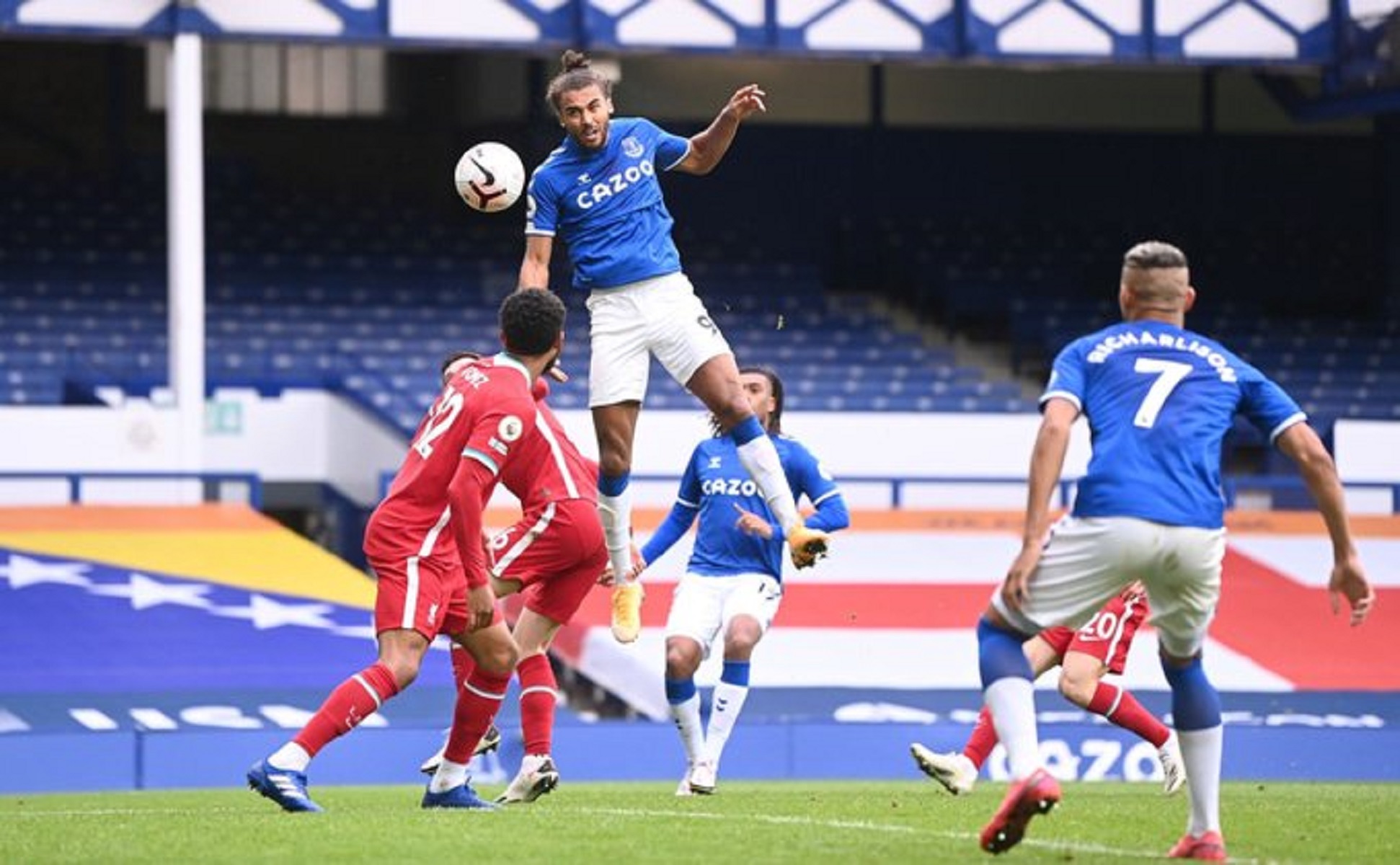 Ασταμάτητος Κάλβερτ Λιούιν – Σόκαρε τους «Κόκκινους» (vid)