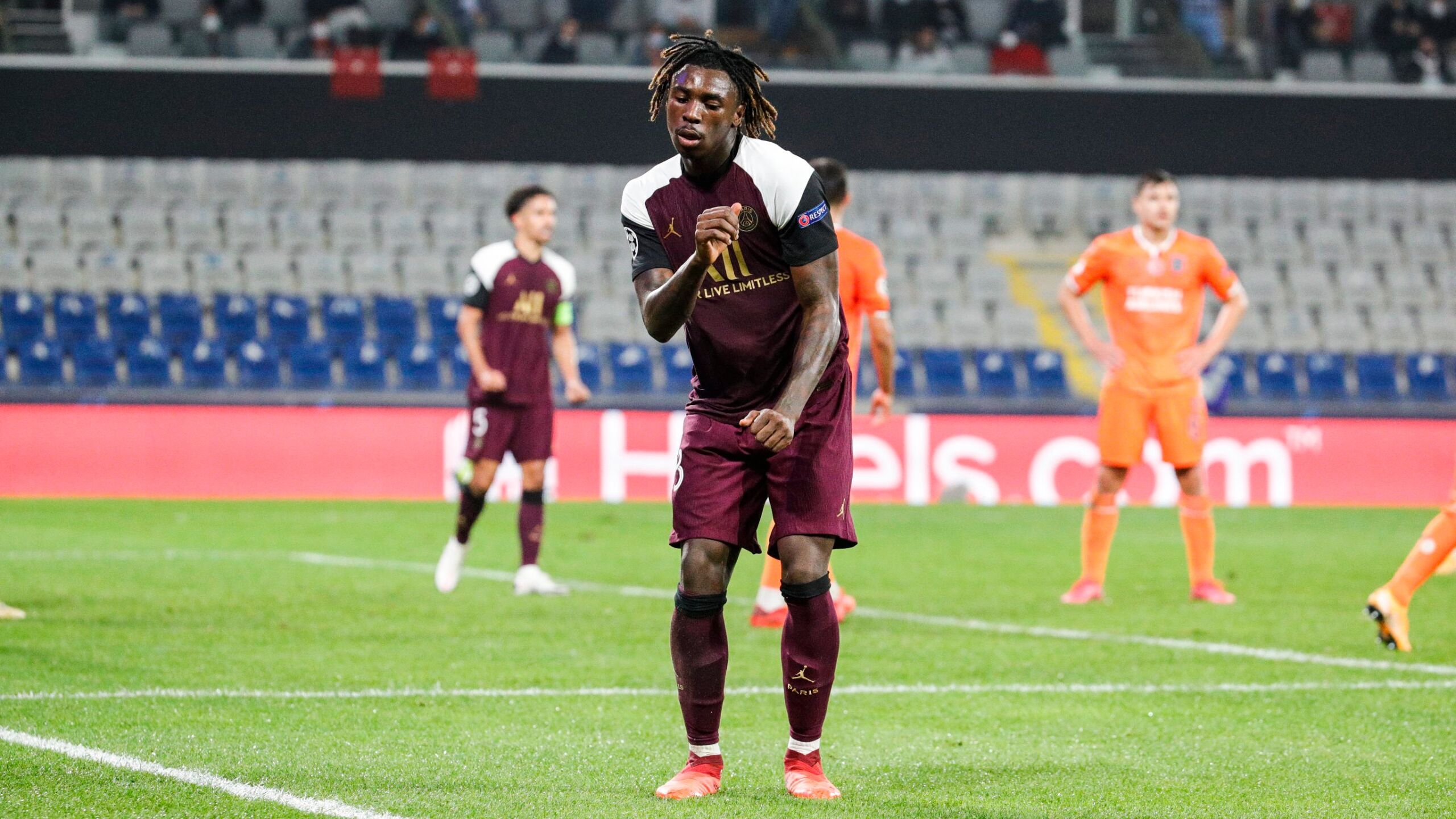 Μπορντό φανέλα, η τελευταία σου… Παρί! (pics)