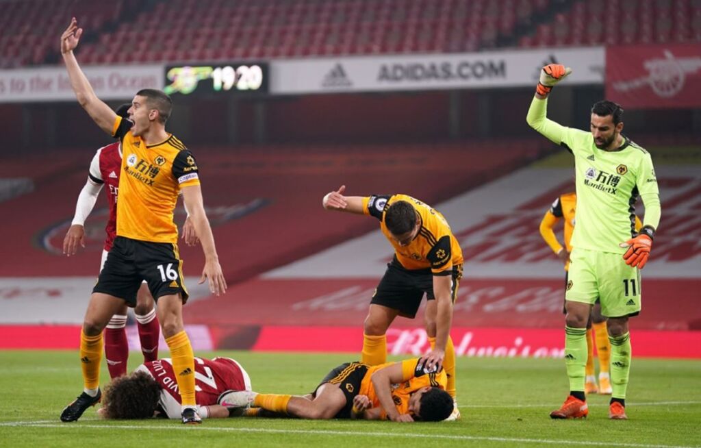 Τρομακτική σύγκρουση κεφάλι με κεφάλι οι Λουίζ και Χιμένες! (pic, vid)