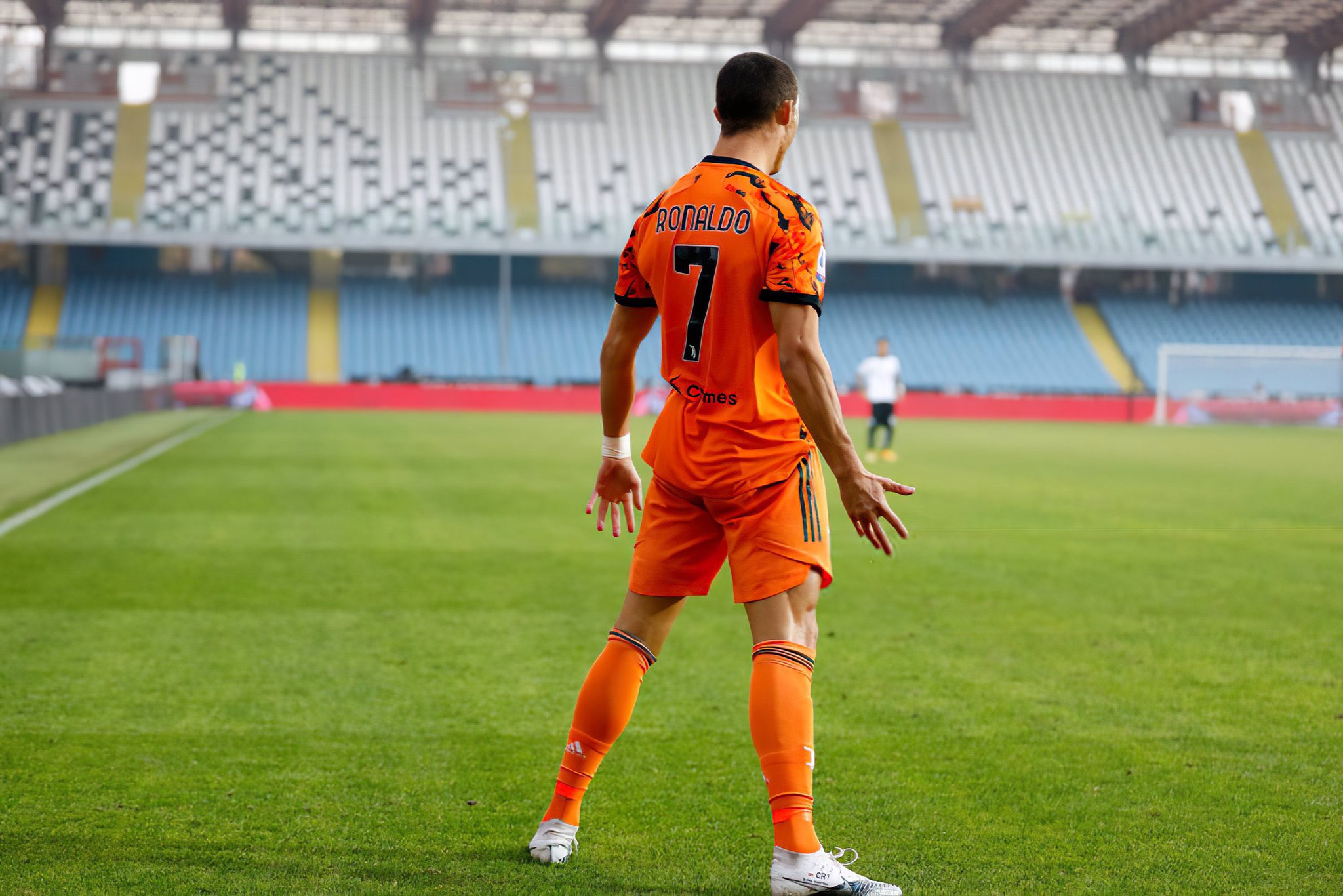 Μαρκάρει μόνο με τα… μάτια ο Κριστιάνο! (vid)