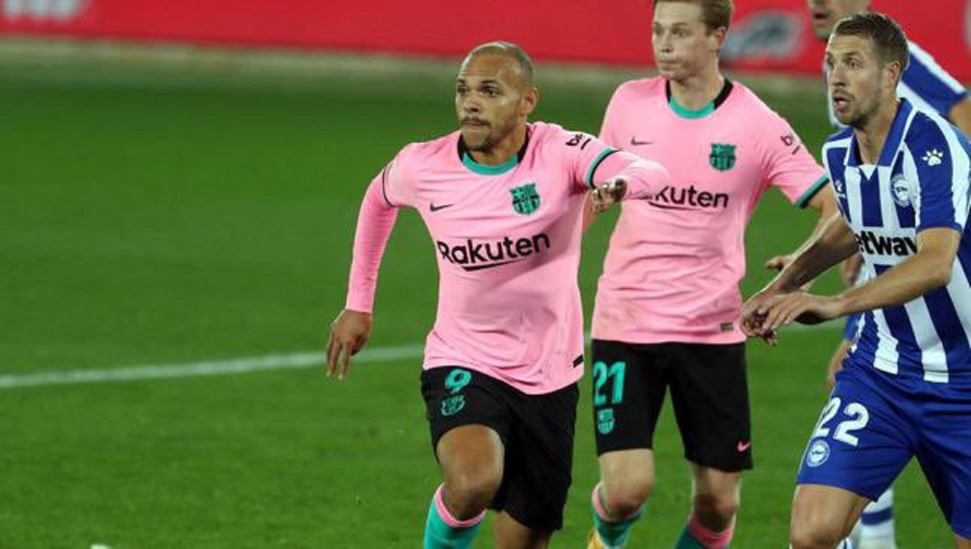 Φεύγουν τρεις για να έρθει ο Ντεπάι στη Μπαρτσελόνα