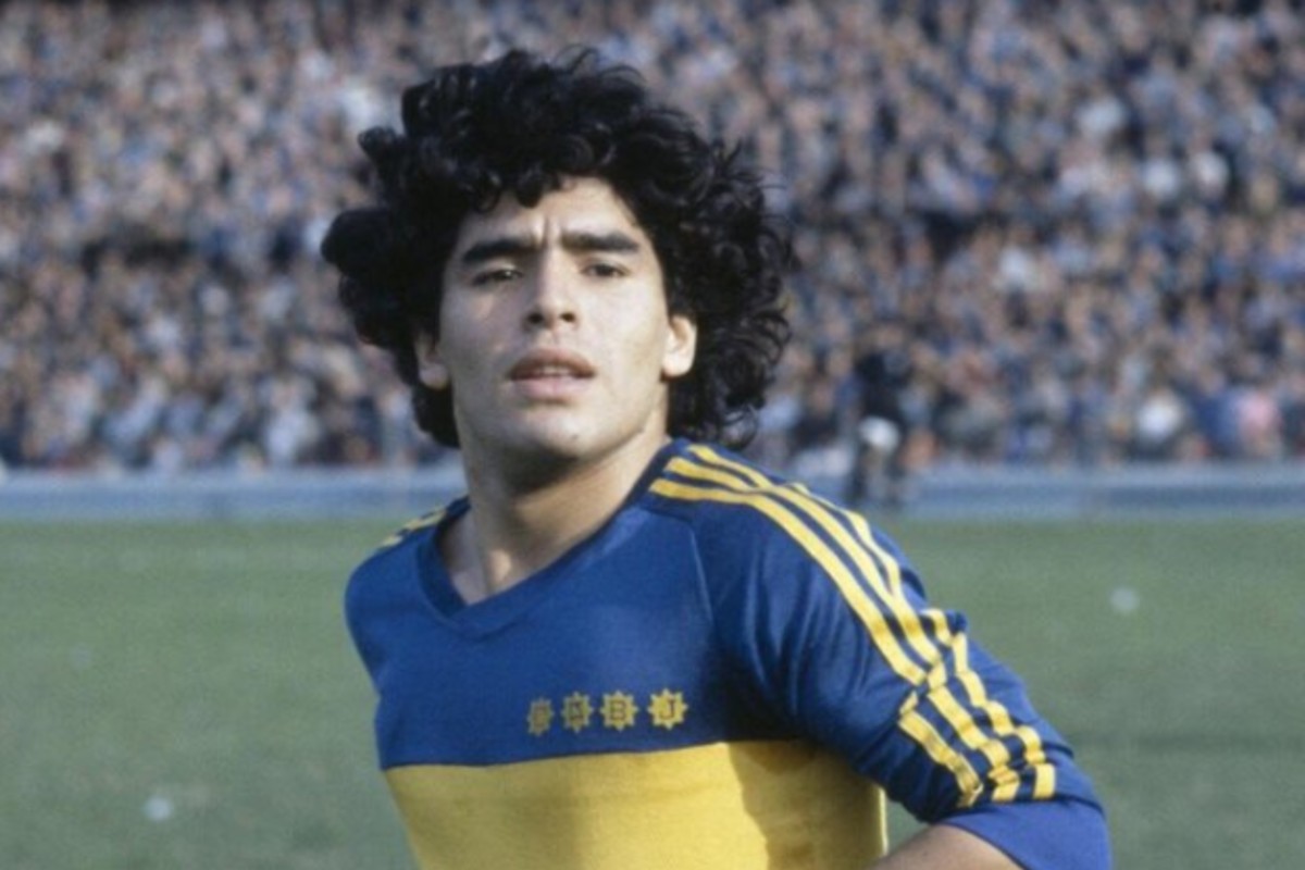 Το αντίο της πρώτης και παντοτινής αγάπης του Μαραντόνα (vid)