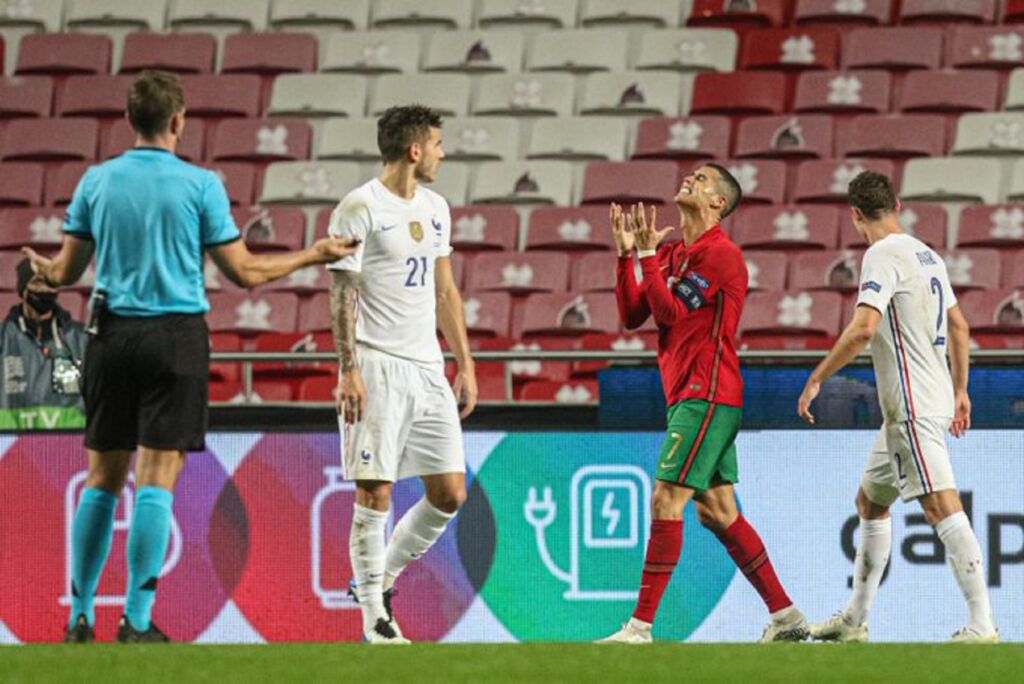 O Κριστιάνο βλέπει τους «Τρικολόρ» και… σωπαίνει!