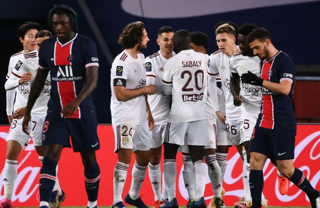 Γκέλα εκτός προγράμματος για την Παρί! (vid)