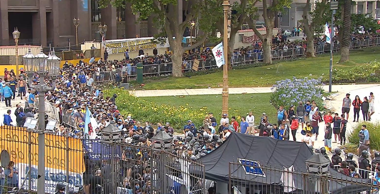 Η Αργεντινή λέει «αντίο» στον Μαραντόνα – Live εικόνα