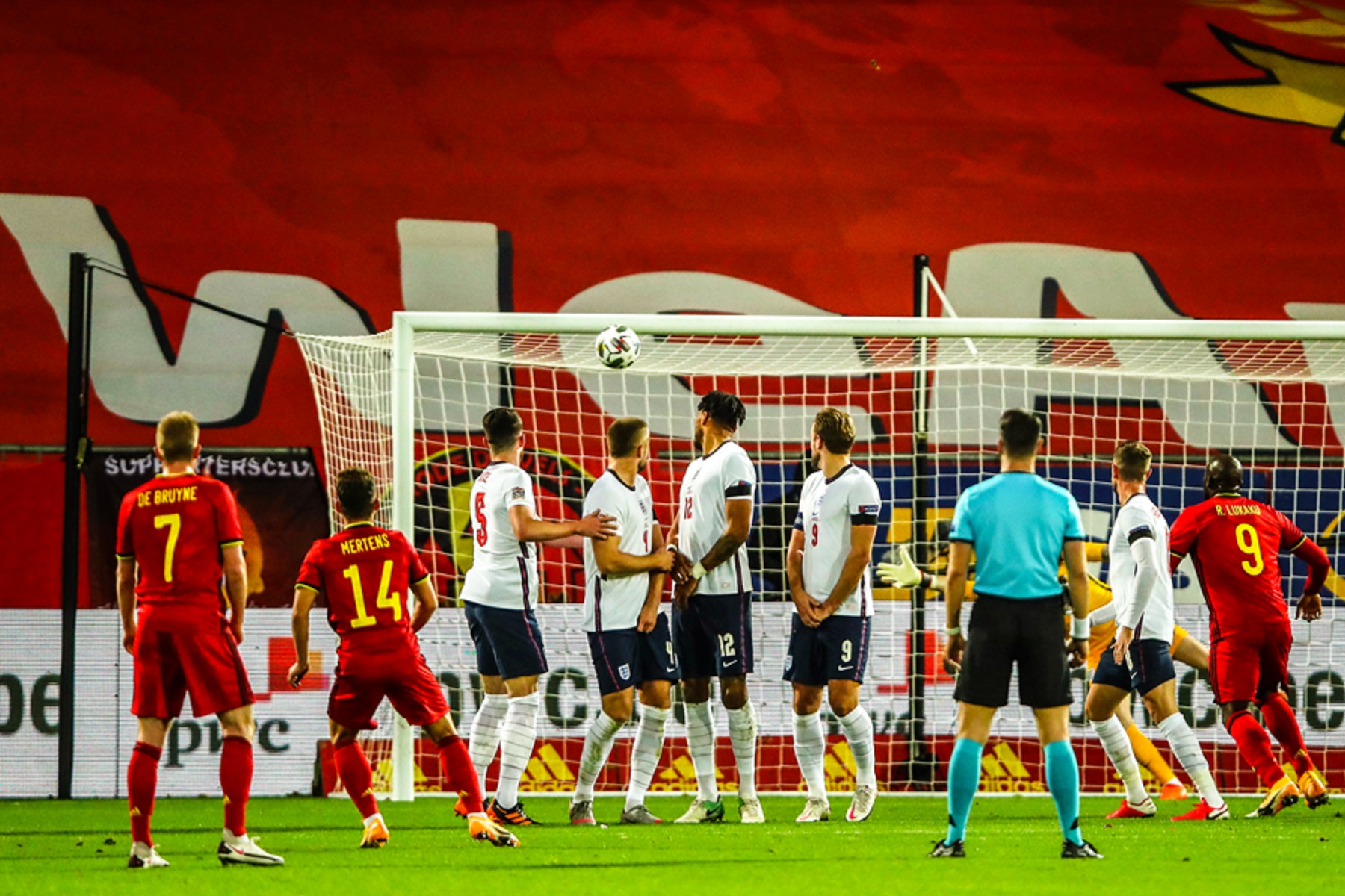 Η φαουλάρα του Μέρτενς στα δίχτυα του Πίκφορντ (vid)