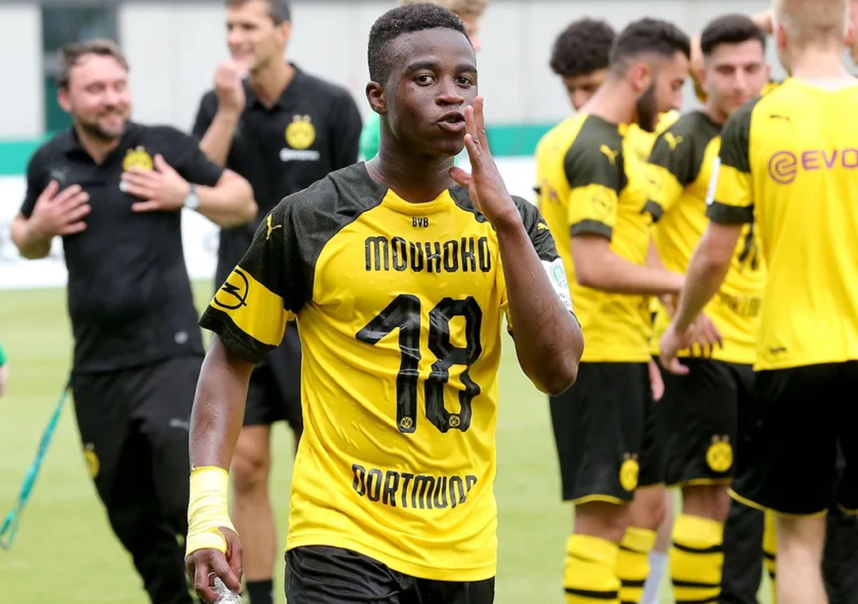 Ο 16χρονος Μουκοκό βγάζει ήδη εκατομμύρια με… ουρά!