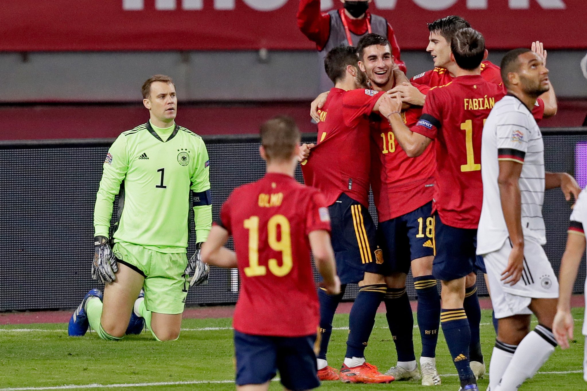 MAX S-pain! Ιστορική “ξεφτίλα” στους Γερμανούς!