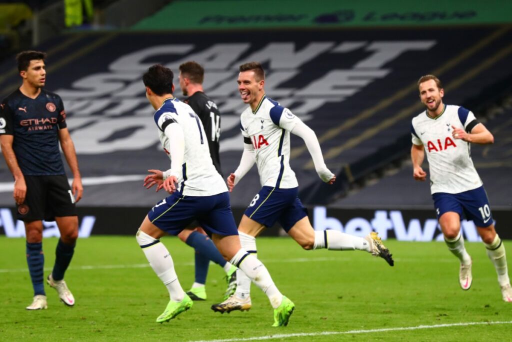 Οι “πετεινοί πέταξαν για την κορυφή της Πρέμιερ (vid)