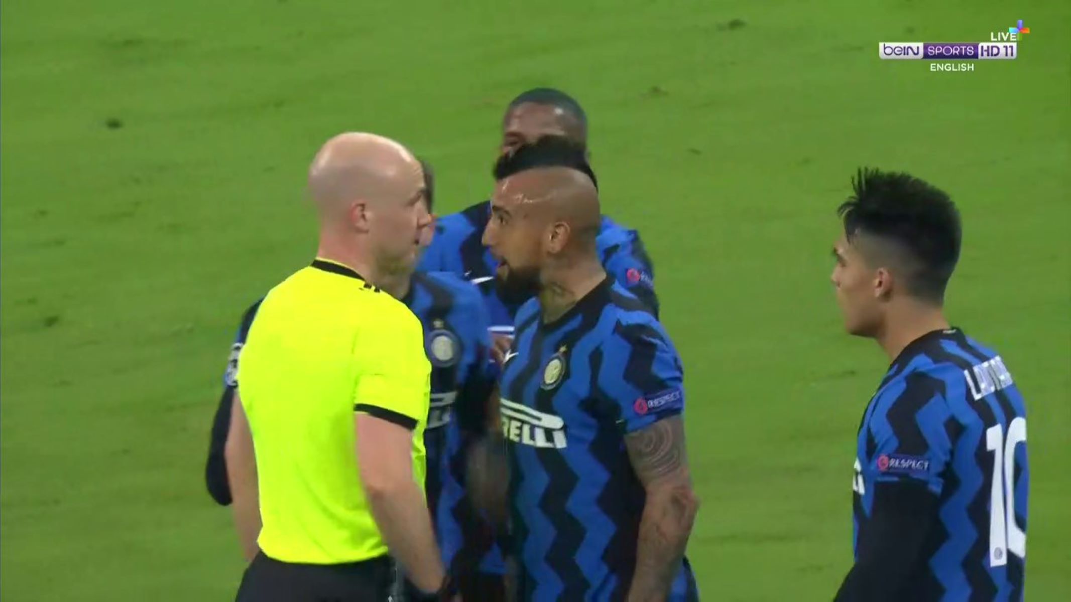 Τα κατάφερε ο Βιντάλ – Δύο κίτρινες σε τρία δευτερόλεπτα (vid)