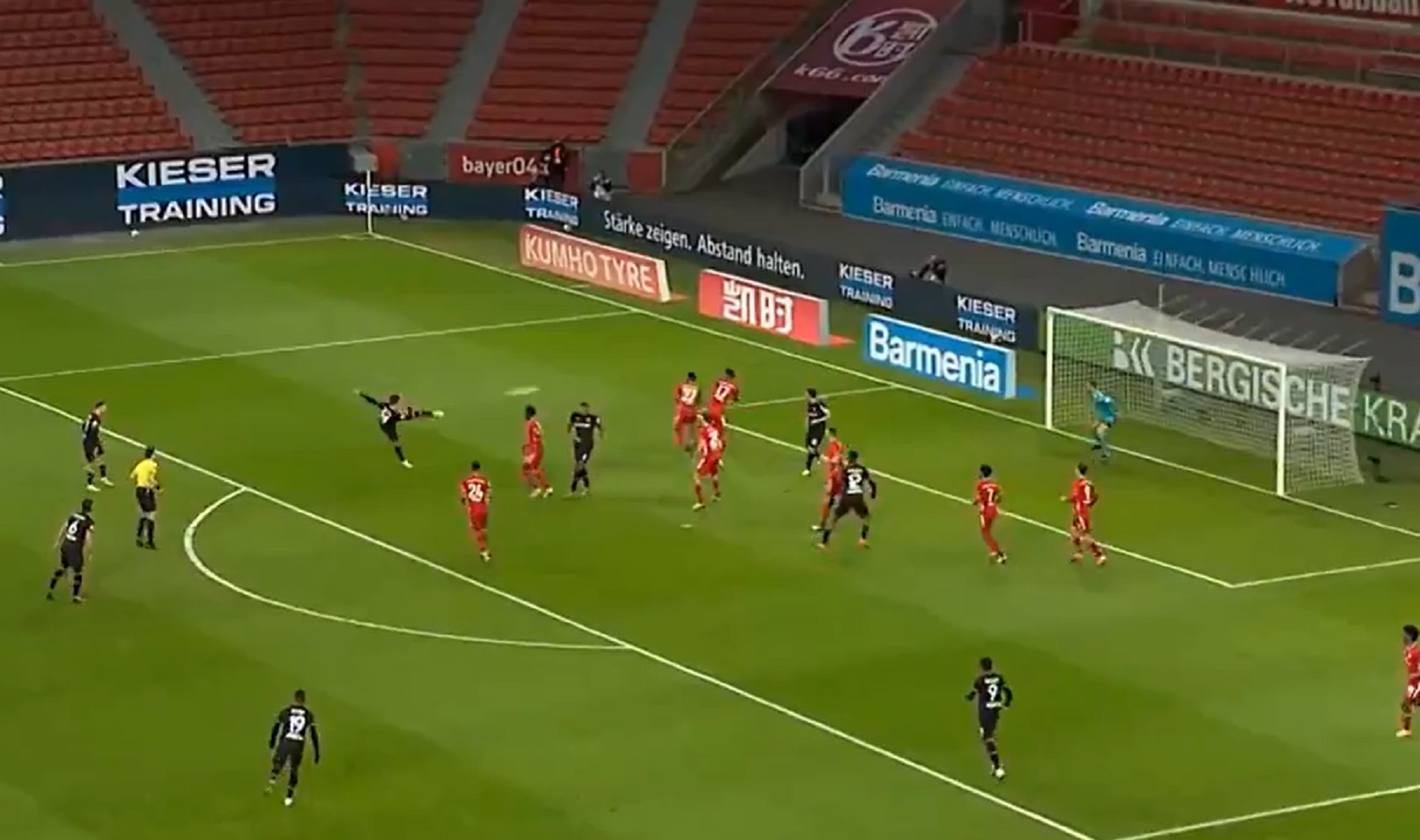 Ο Σικ τινάζει τα δίχτυα της Μπάγερν Μονάχου (vid)