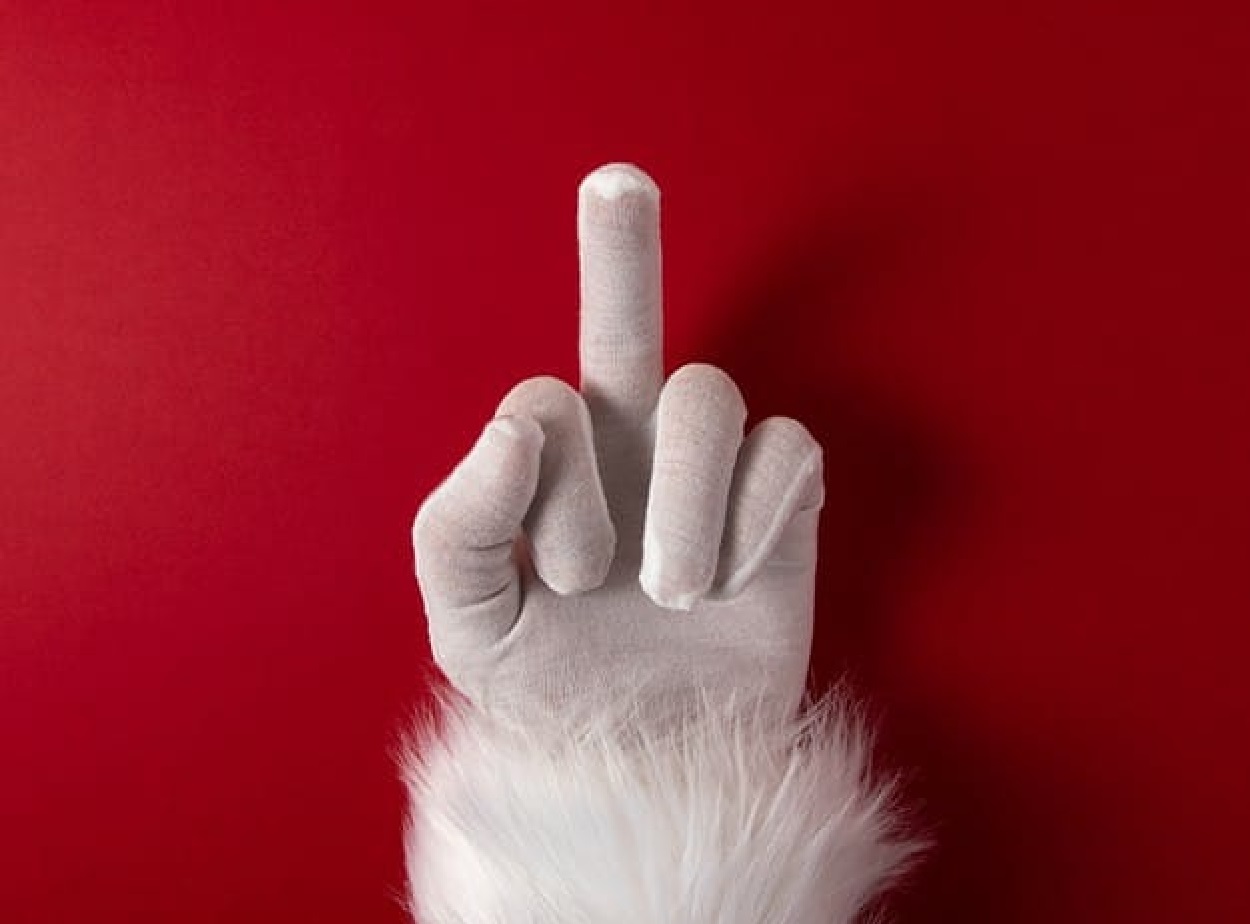 Ο Ζλάταν ευχήθηκε για τις γιορτές με υψωμένο το…. μεσαίο δάχτυλο! (pic)