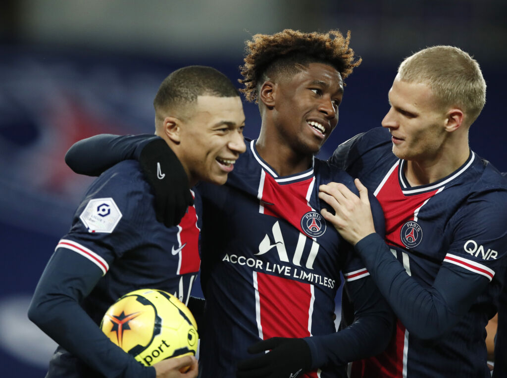 Τι να κάνει τον Πελέ η Παρί όταν έχει τον… Πεμπελέ! (vid)