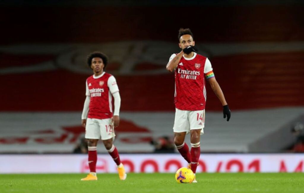 Σκόραρε ο Ομπαμεγιάνγκ… σε λάθος εστία (vid)