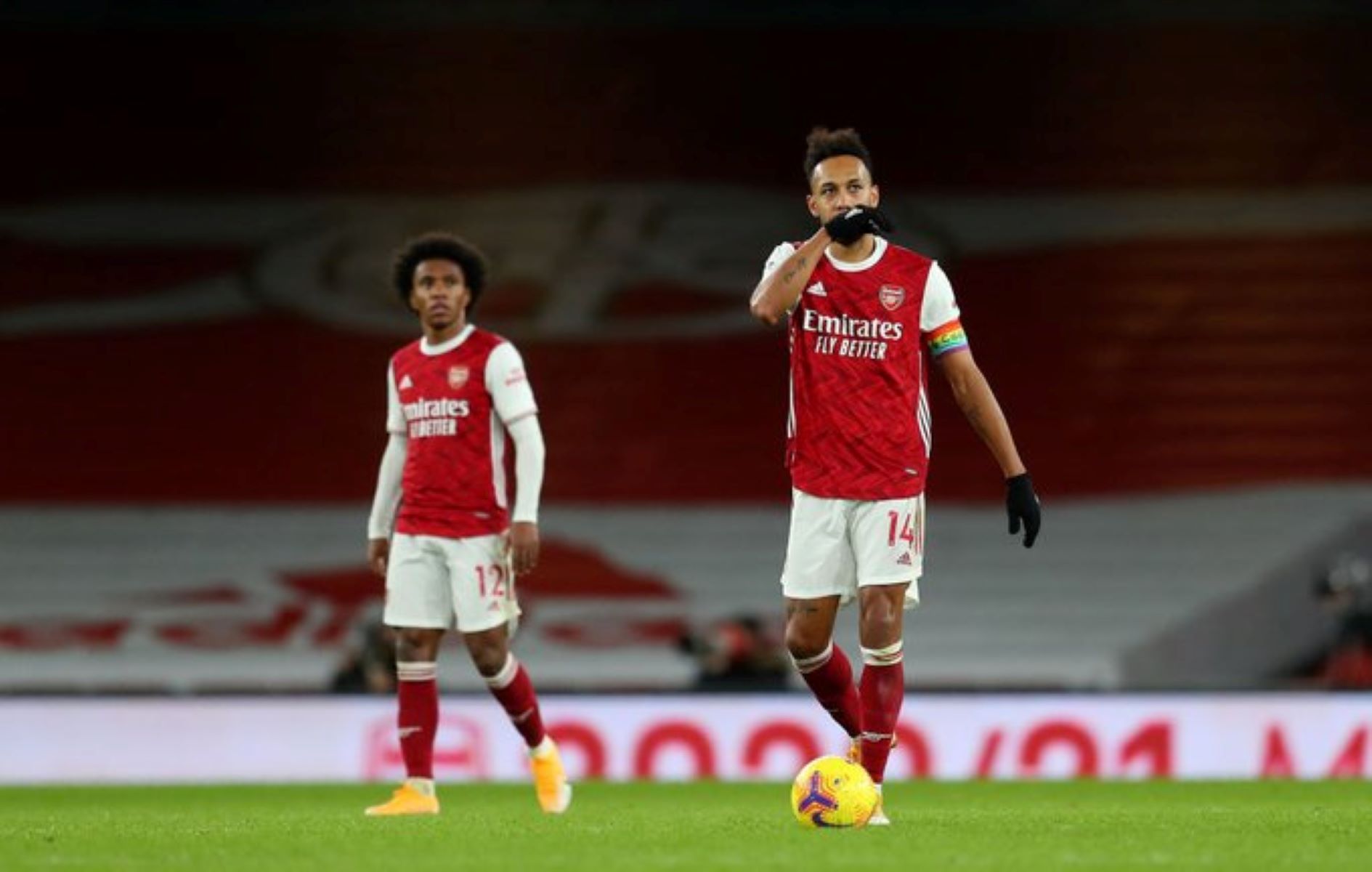 Σκόραρε ο Ομπαμεγιάνγκ… σε λάθος εστία (vid)