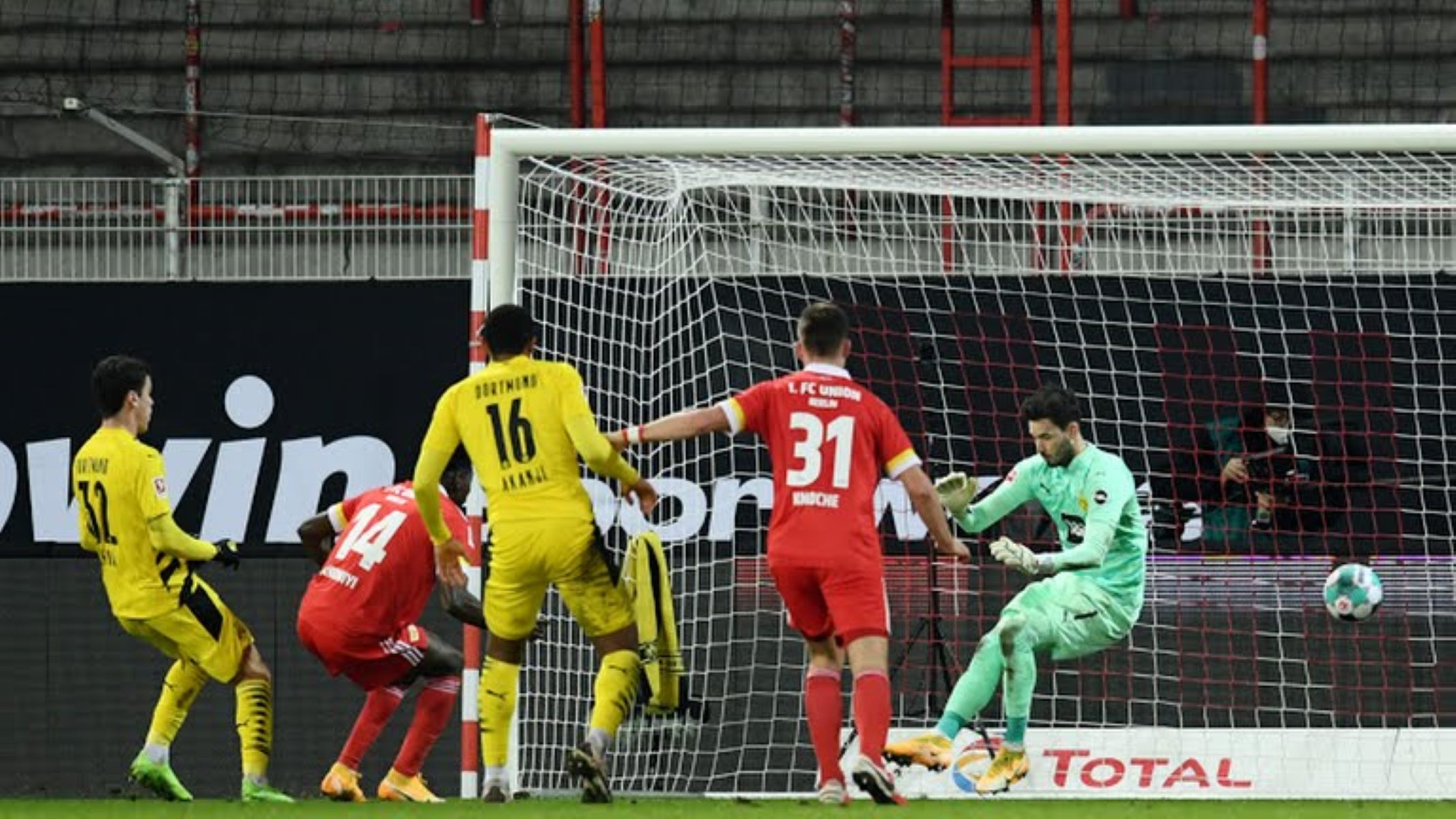 Τα στημένα θα πληγώνουν… για πάντα τη Ντόρτμουντ (vid)