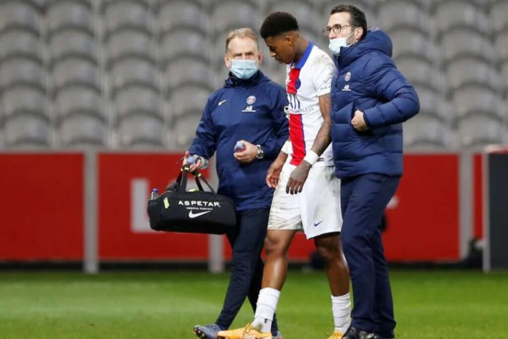 Ο τραυματισμένος Κιμπεμπέ με το τάκλιν της ζωής του (vid)