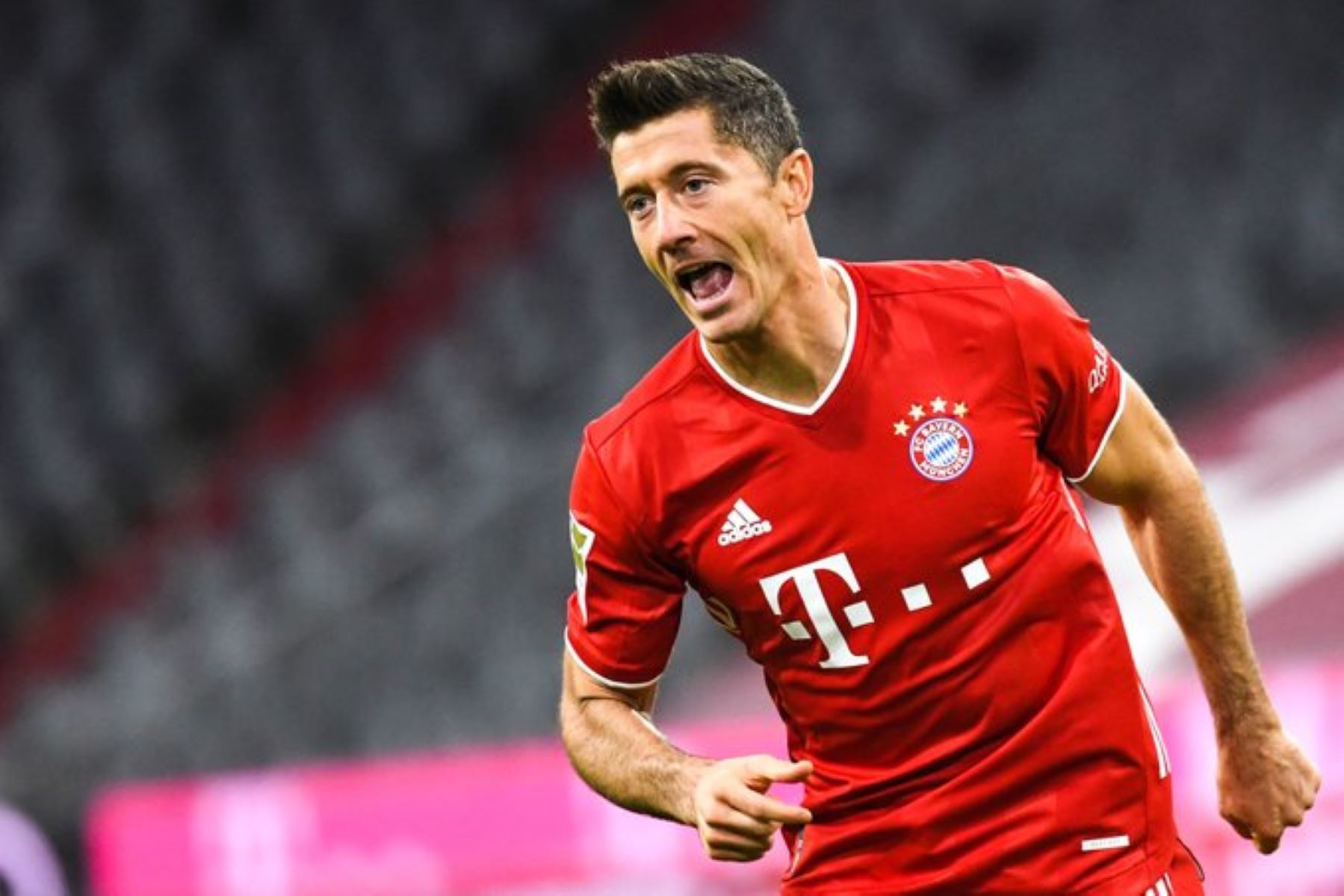 Βλέπει «Λύκους» και τρελαίνεται ο Λεβαντόφσκι (vid)