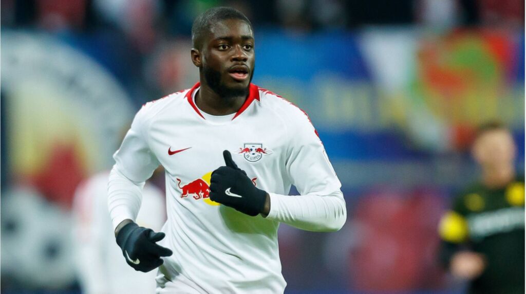 Μπάγερν και Γιουνάιτεντ στα πόδια του Ουπαμεκανό