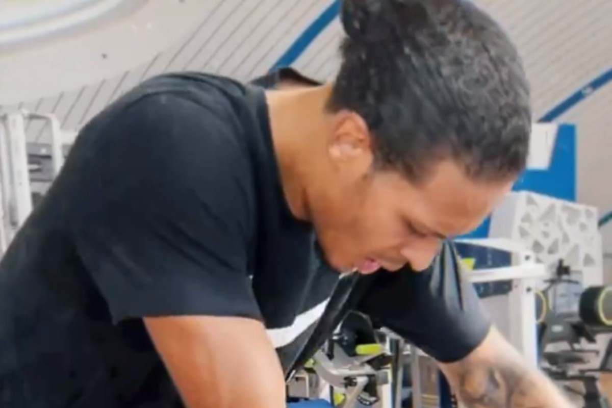 Ο Φαν Ντάικ ξεκίνησε ποδήλατο και μετράει αντίστροφα (vid)