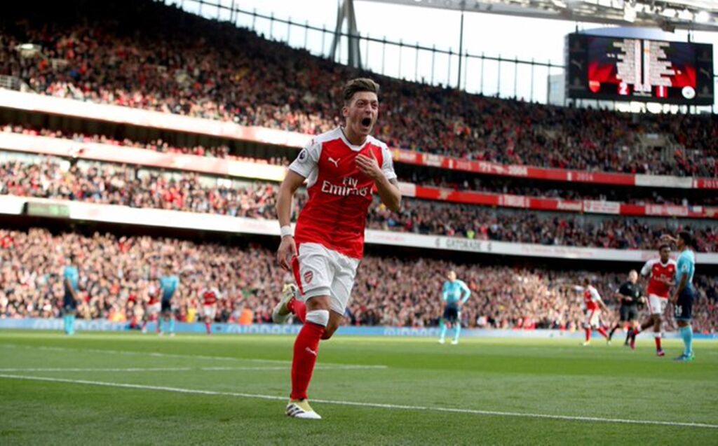 Τότεναμ ή ποδοσφαιρικός… θάνατος; Ο Οζίλ διάλεξε! (pic)