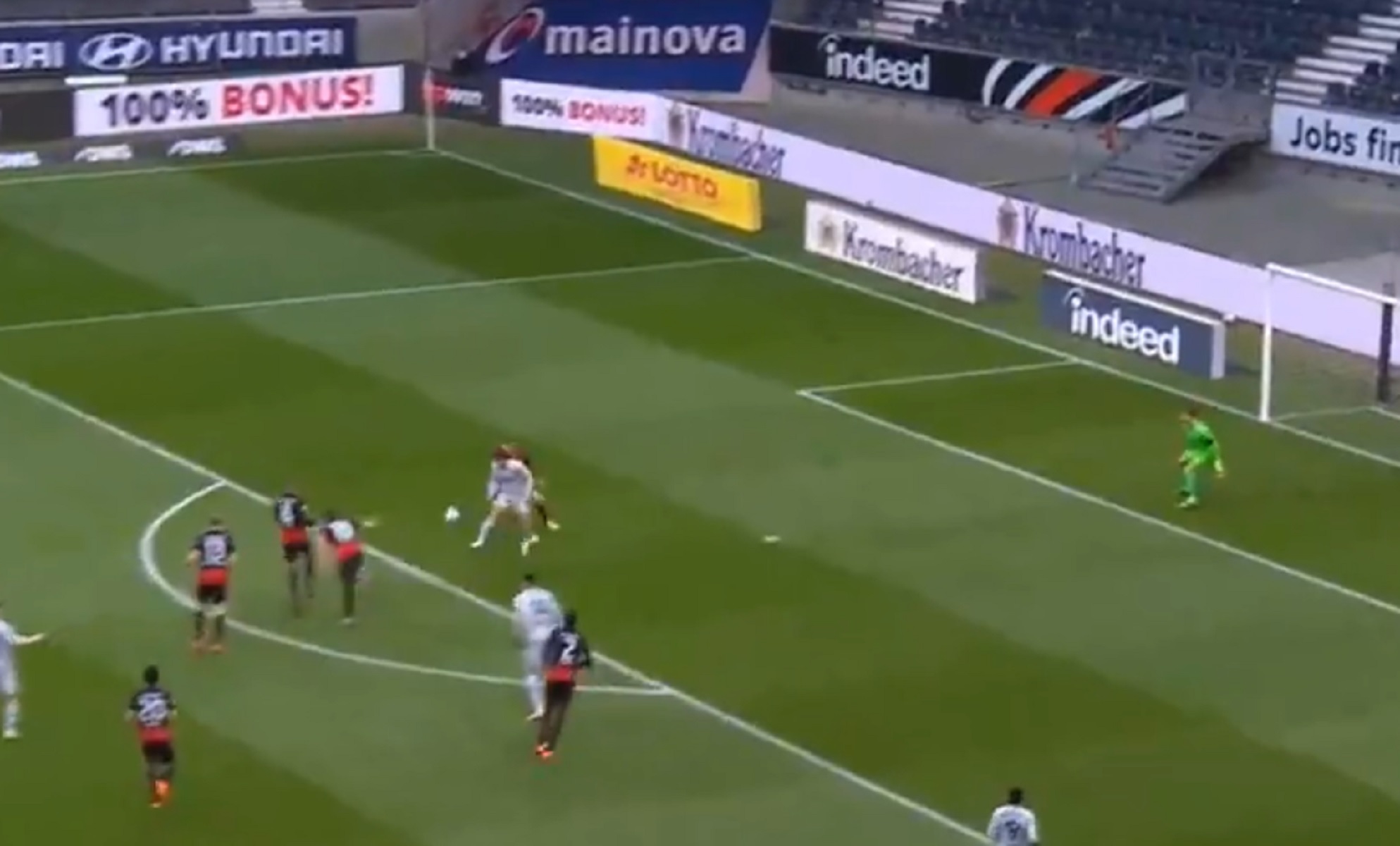 Ο Αμίρι κάνει ποδαρικό στις… μαγείες της χρονιάς (vid)