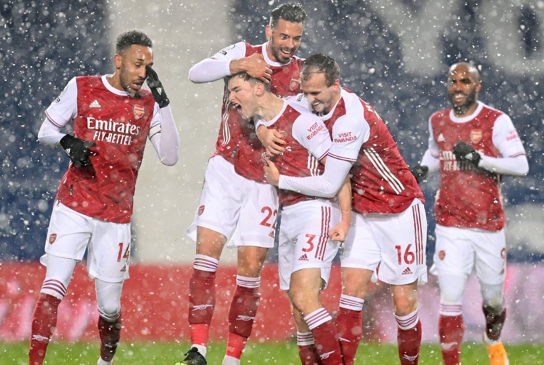 Τα πιτσιρίκια της Άρσεναλ είδαν χιόνι και… τρελάθηκαν (vid)