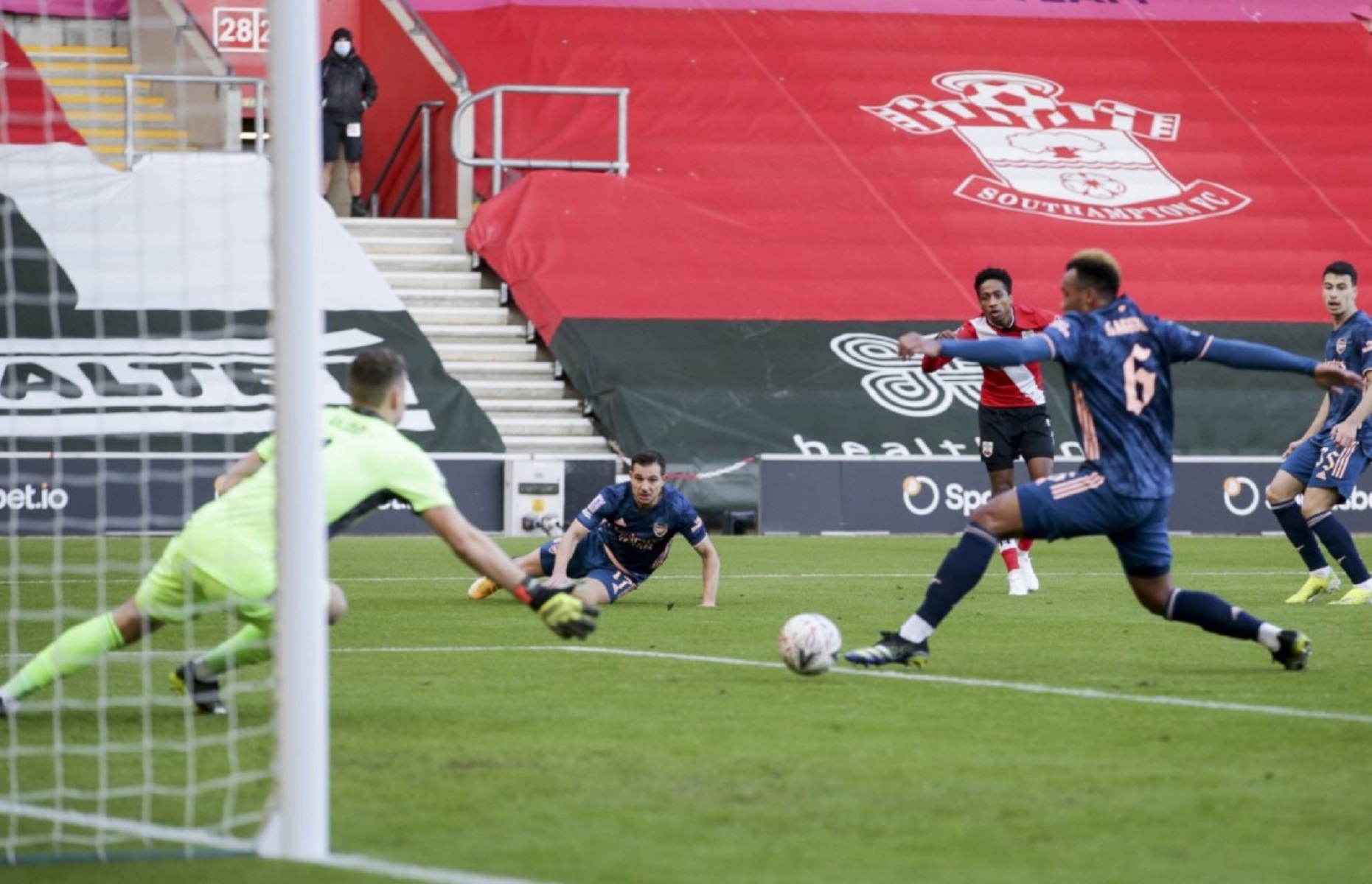 «Άσφαιρη» η Άρσεναλ και… άγια πρόκριση!