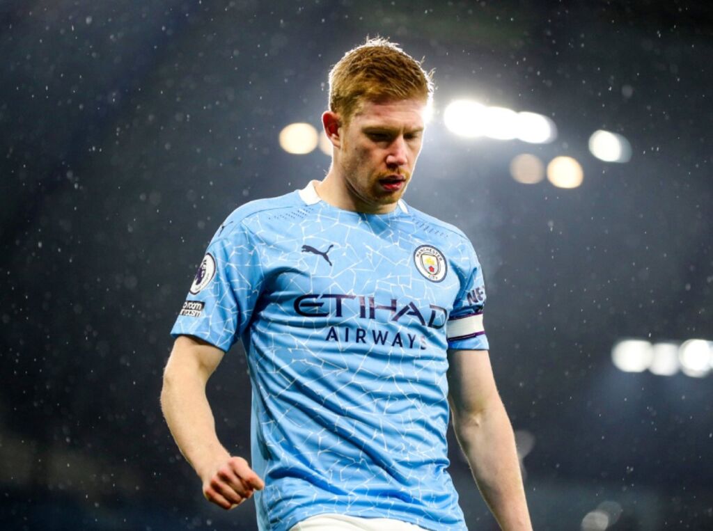 «Ζημιά» με Ντε Μπρόινε – Χάνει το ντέρμπι με Λίβερπουλ!