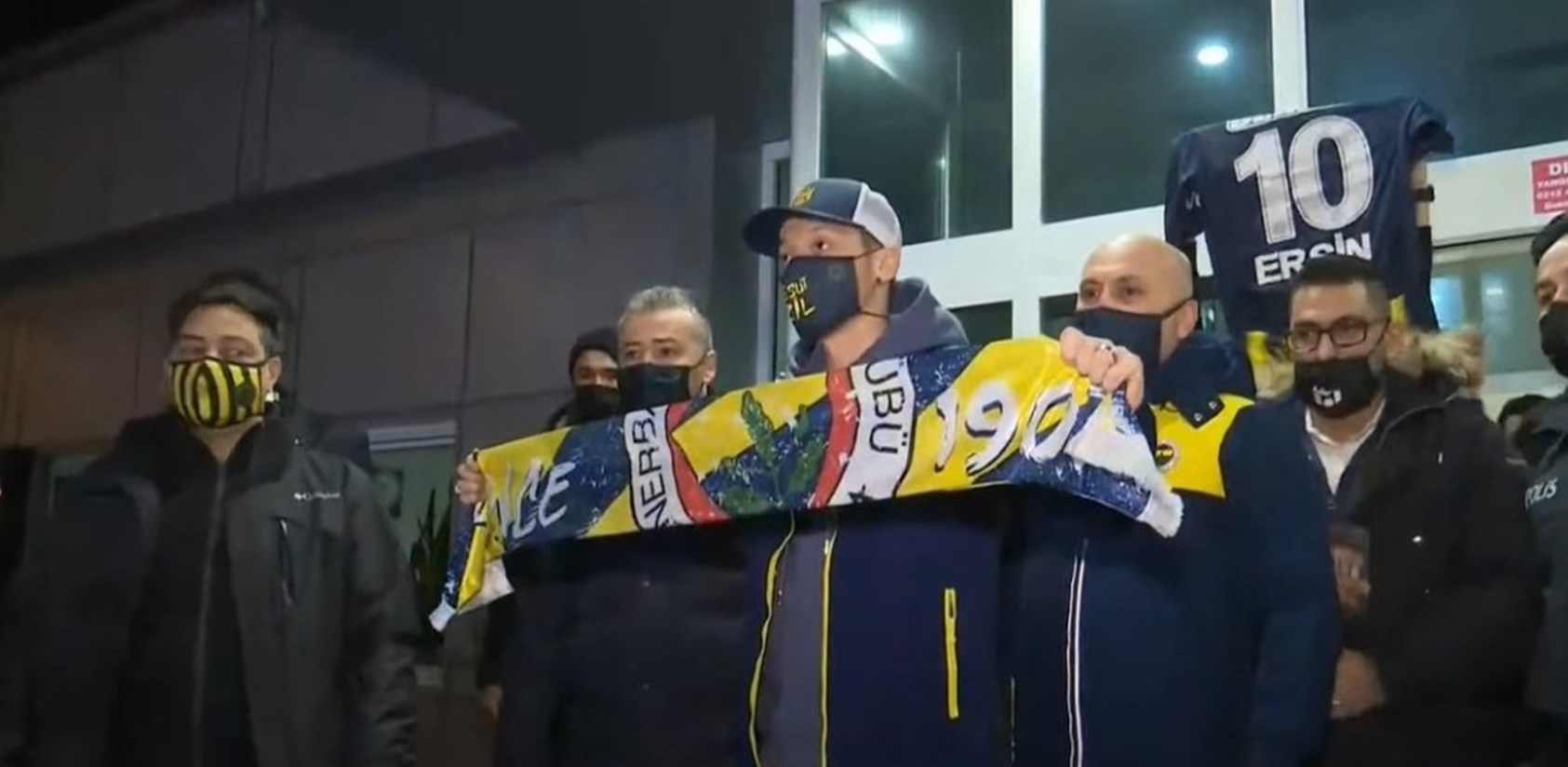 Τελειώνει η καραντίνα και παρουσιάζεται ο Οζίλ!